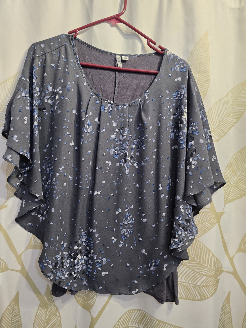 Elle Gray Floral Flutter-Sleeve Blouse with Blue Accents